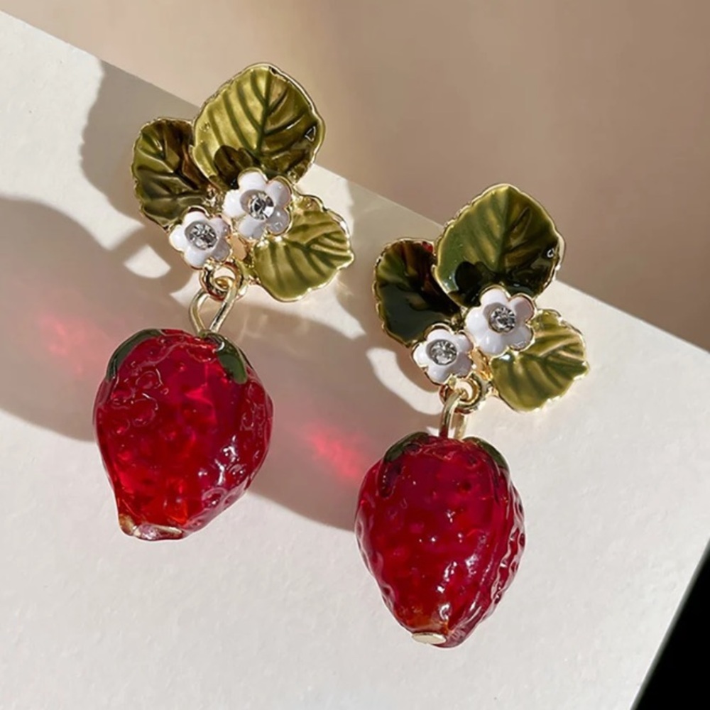 🌟 Strawberry Drop Earrings